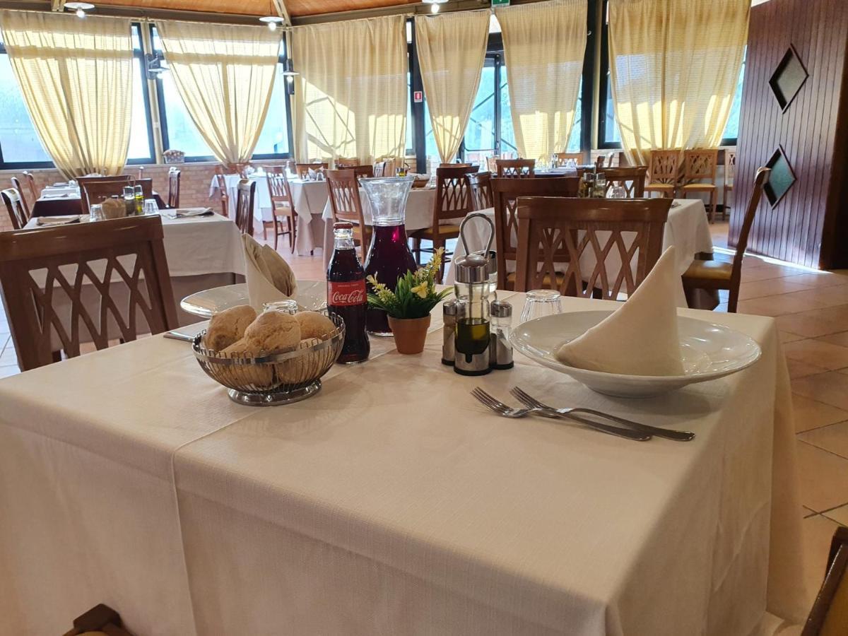 Hotel Holiday 포자 외부 사진