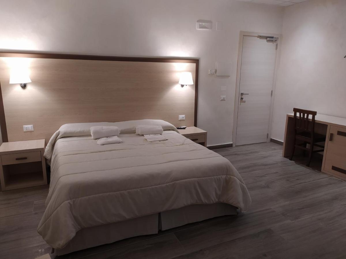 Hotel Holiday 포자 외부 사진