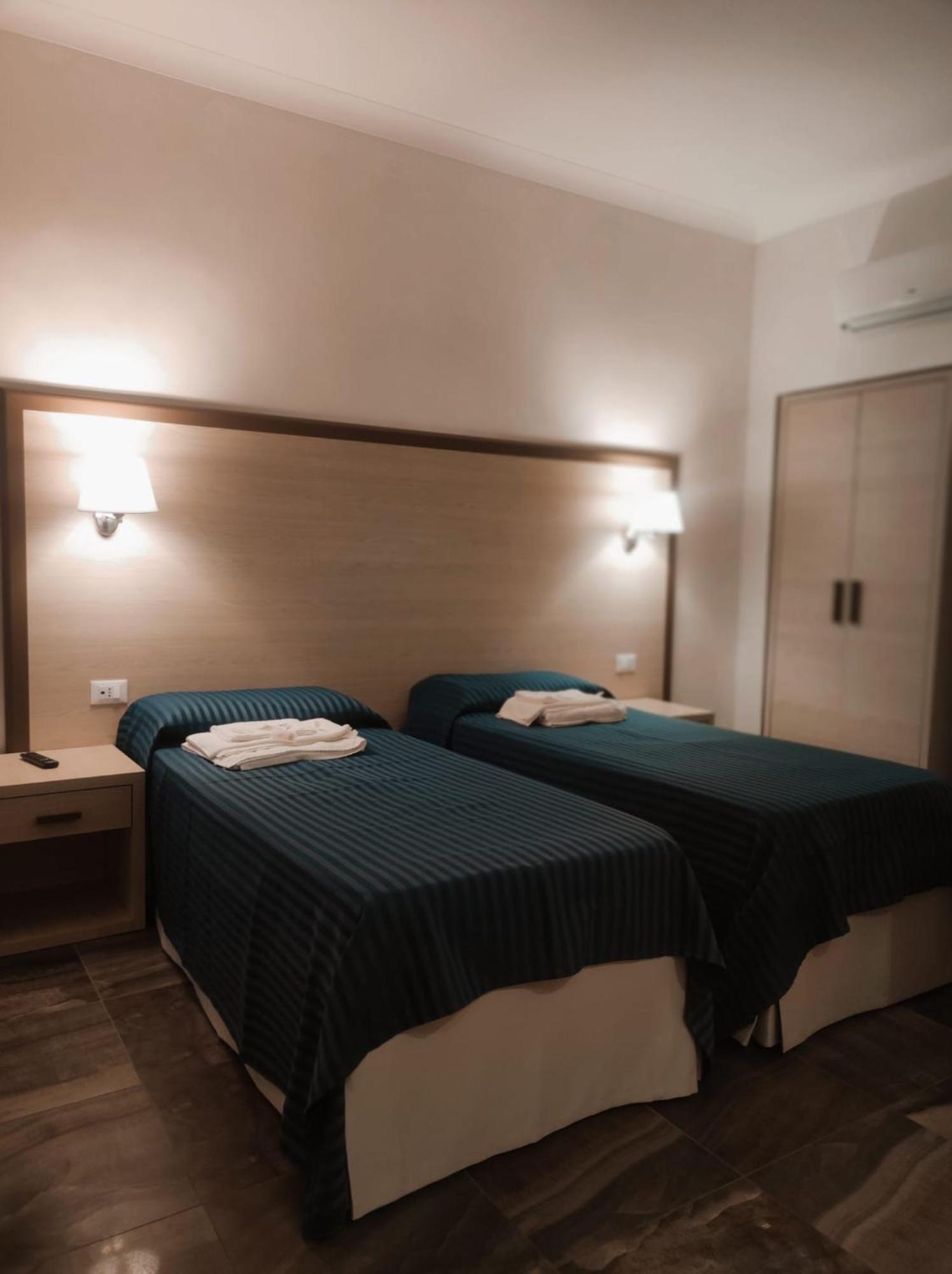 Hotel Holiday 포자 외부 사진