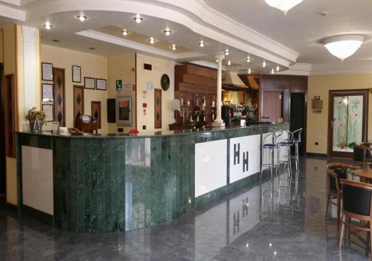 Hotel Holiday 포자 외부 사진