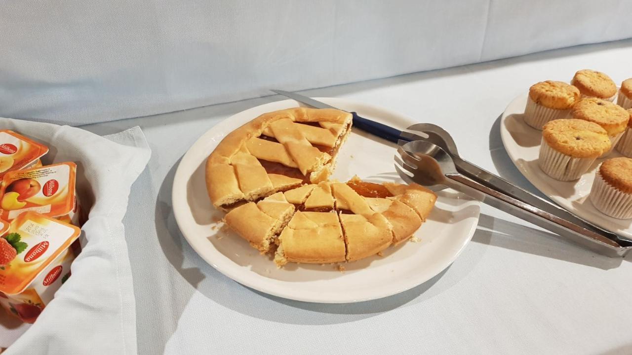 Hotel Holiday 포자 외부 사진