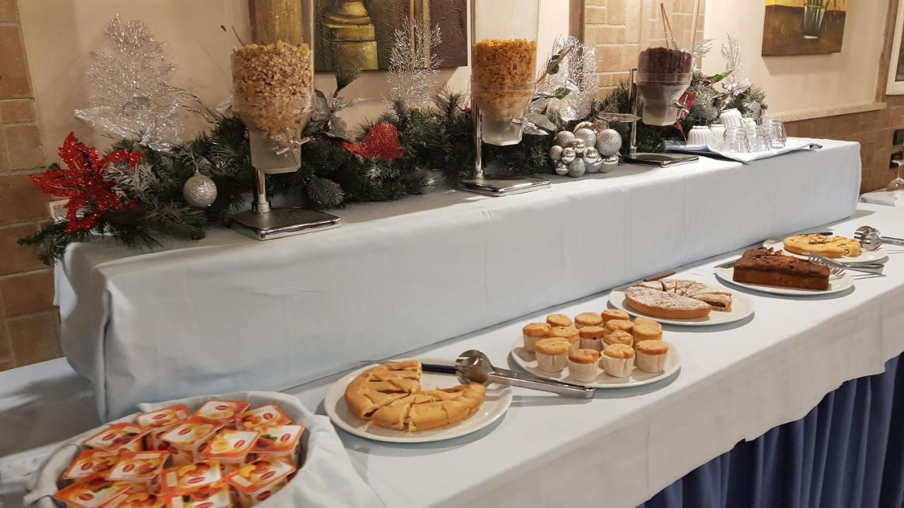 Hotel Holiday 포자 외부 사진